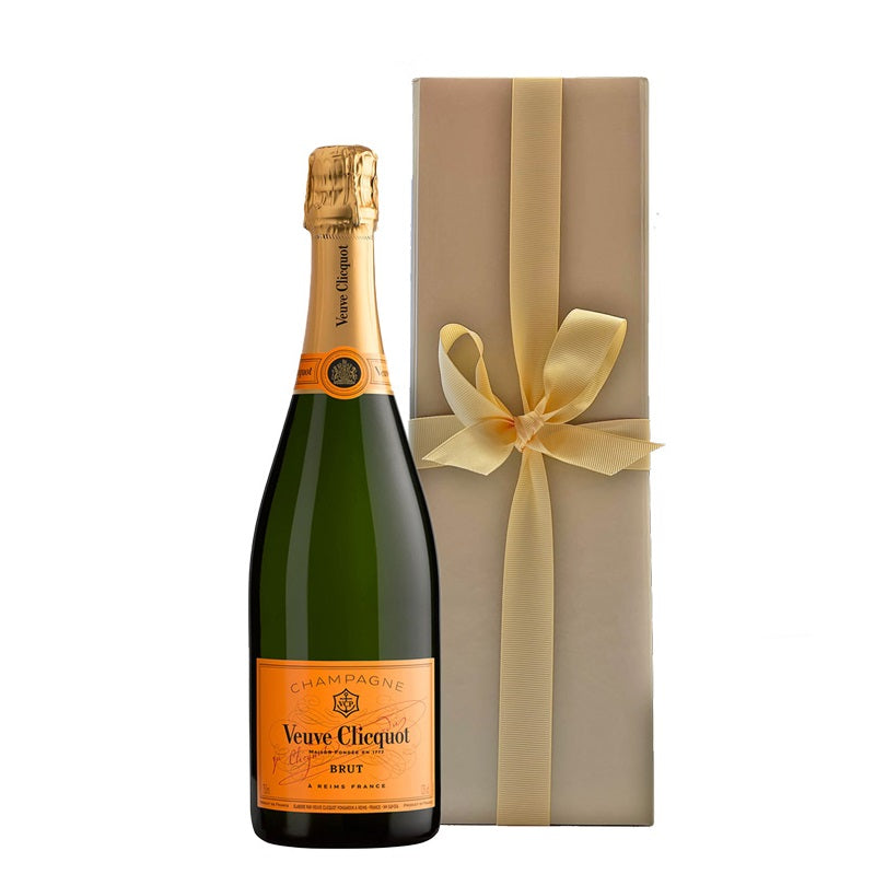 Send Veuve Clicquot Champagne Gift Set with Flutes Online