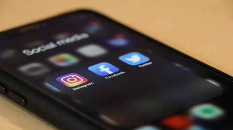 phone homescreen showing instagram and facebook app