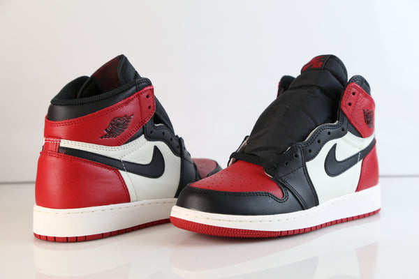 jordan retro 1 red toe