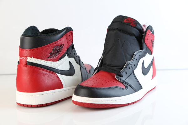 jordan retro 1 red toe