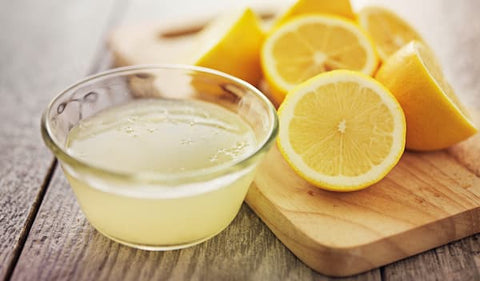 remove-dark circles-using-lemon-oil