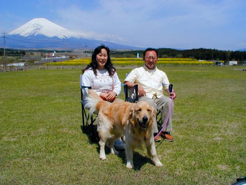 1999年当時の戸松夫婦と愛犬パスタ