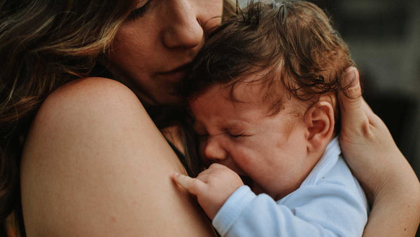 Quand on est un nouveau parent, on peut se sentir rapidement  dépassé par les pleurs de son bébé.