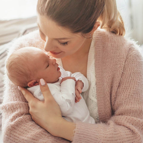 Dans la maison, veillez à ne pas trop couvrir votre bébé.