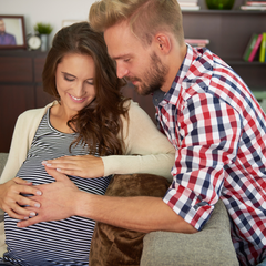 L’haptonomie permet au papa de commencer à tisser un lien avec bébé