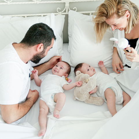 Une famille avec ses jumeaux