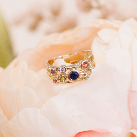 Multi-coloured sapphire ring