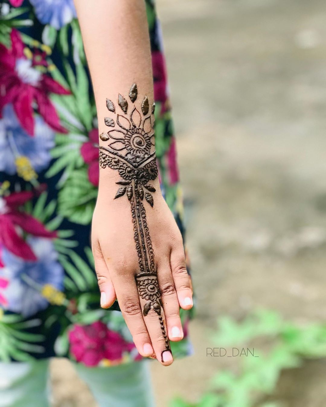 A letter mehndi design tattoo Simple and easy mehndi design tattoo   Back hand mehndi design tattoo  video Dailymotion