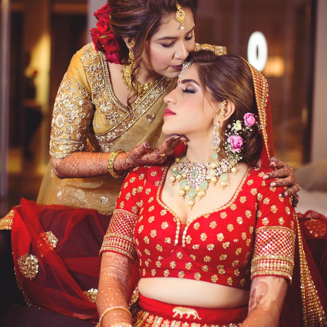 Mother-Daughter Wedding Day Poses