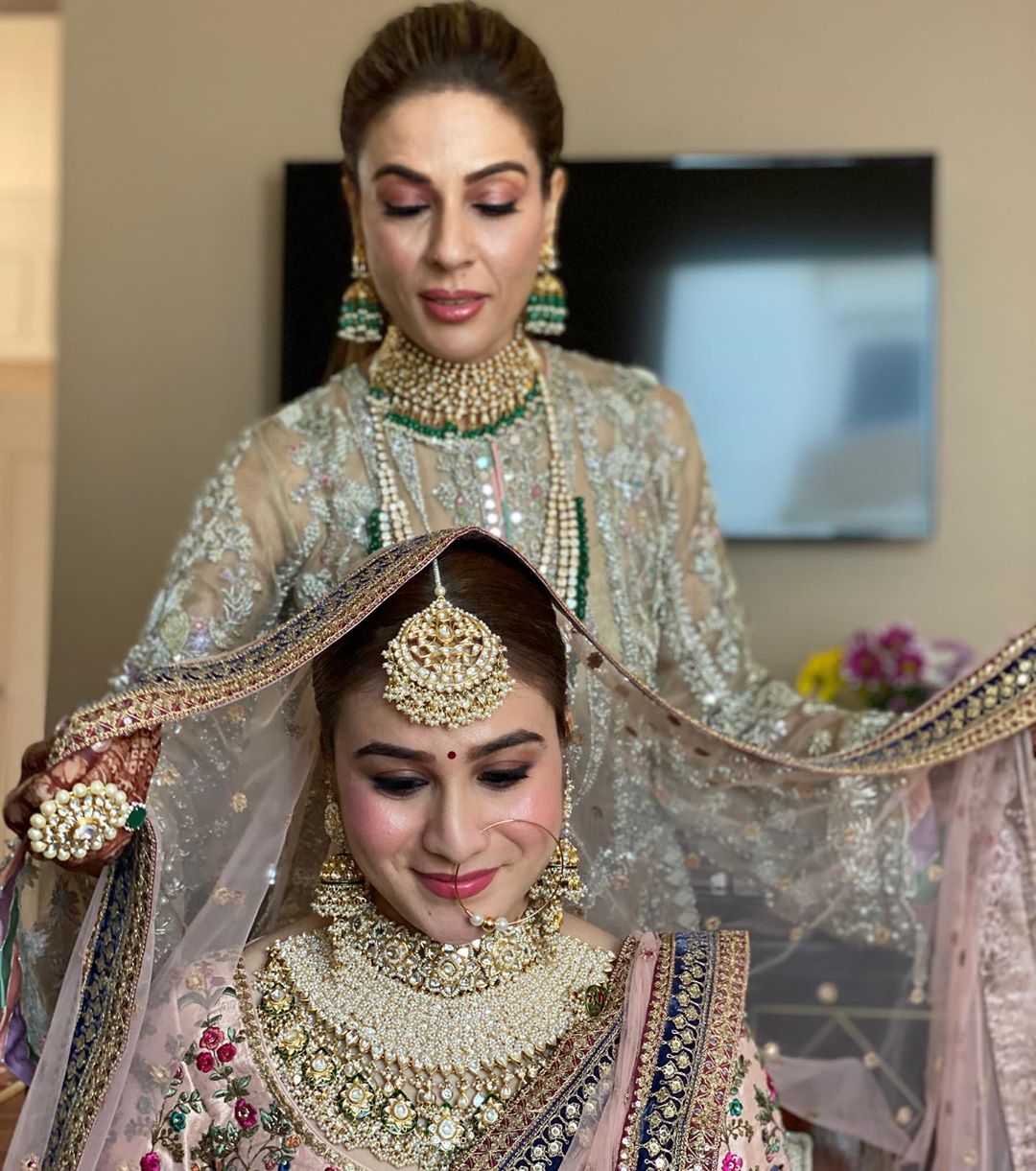 Mother-Daughter Wedding Day Poses