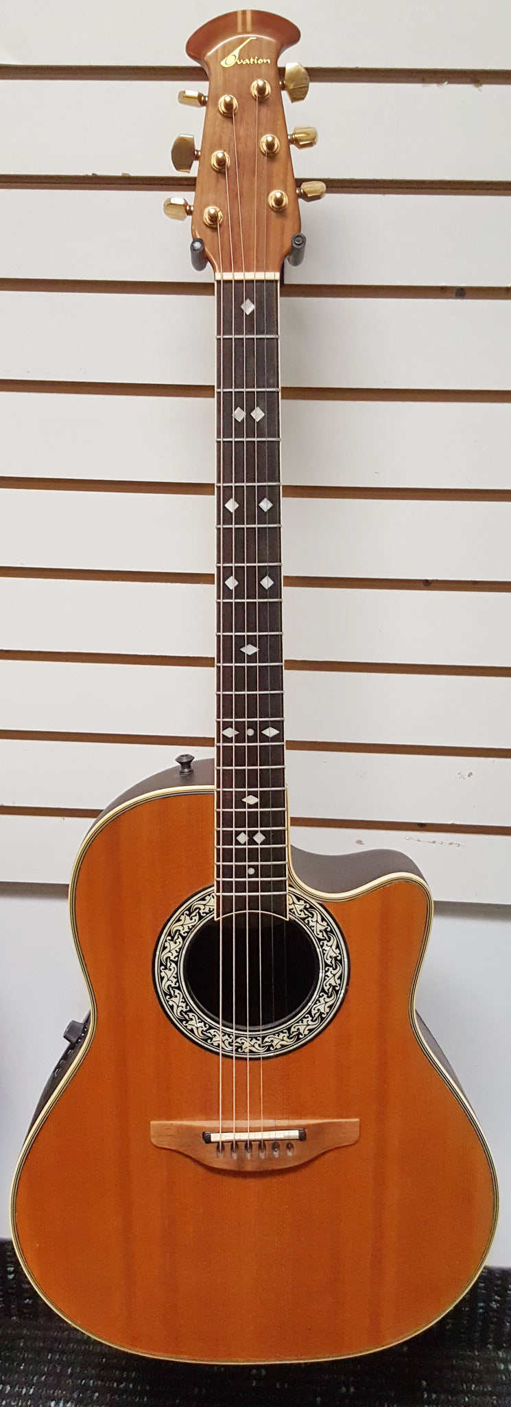 アコースティックギターOvation USA 1767 Legend