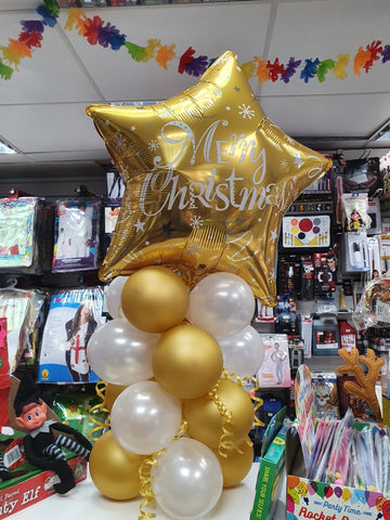 Gold and white mini balloon centrepiece with gold Merry Christmas star balloon