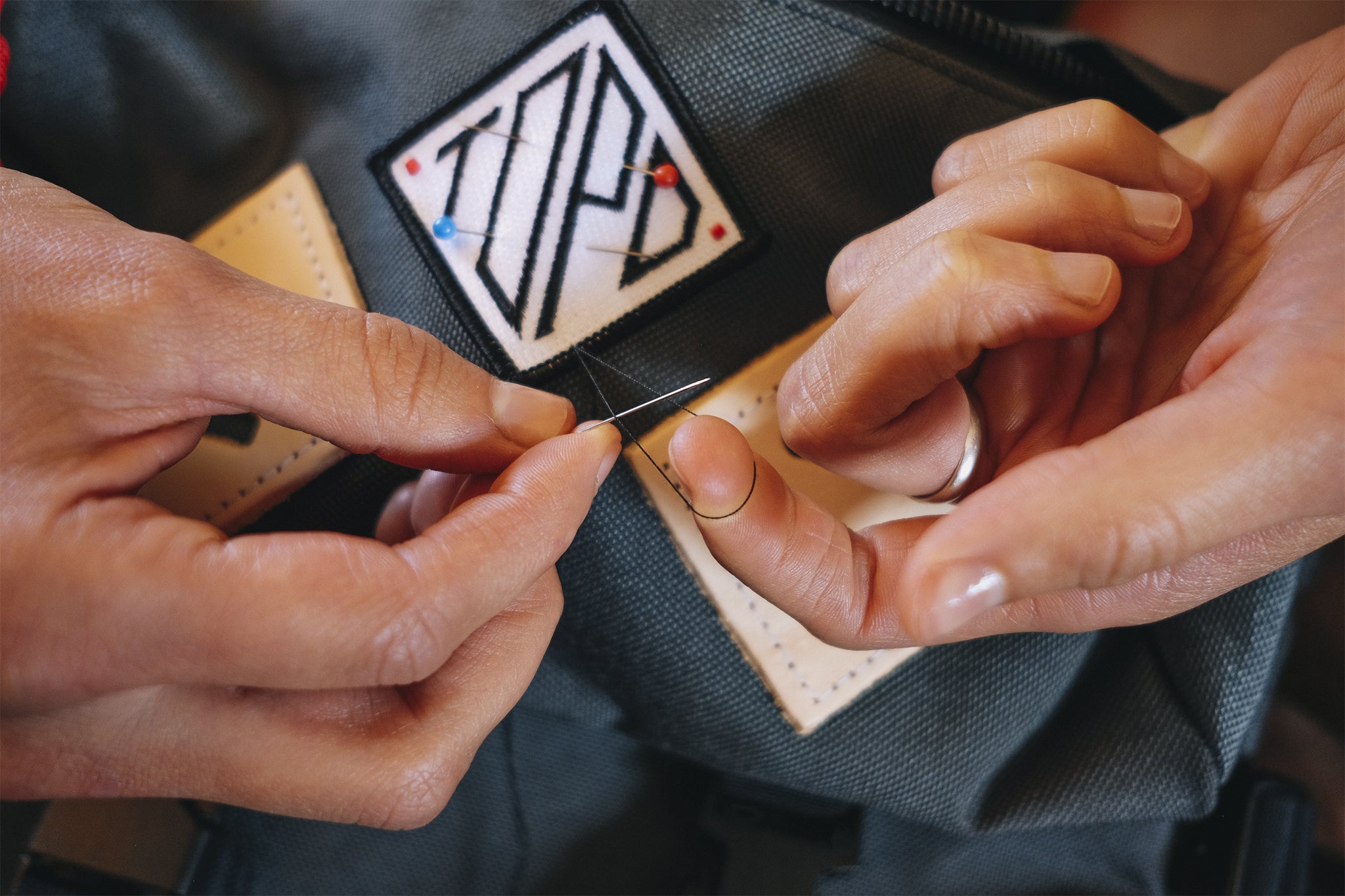 Insert the thread into the eye of the needle | Duffle Bag