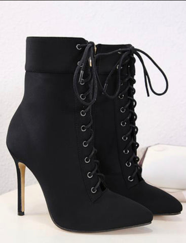 Lace-up heel military boot