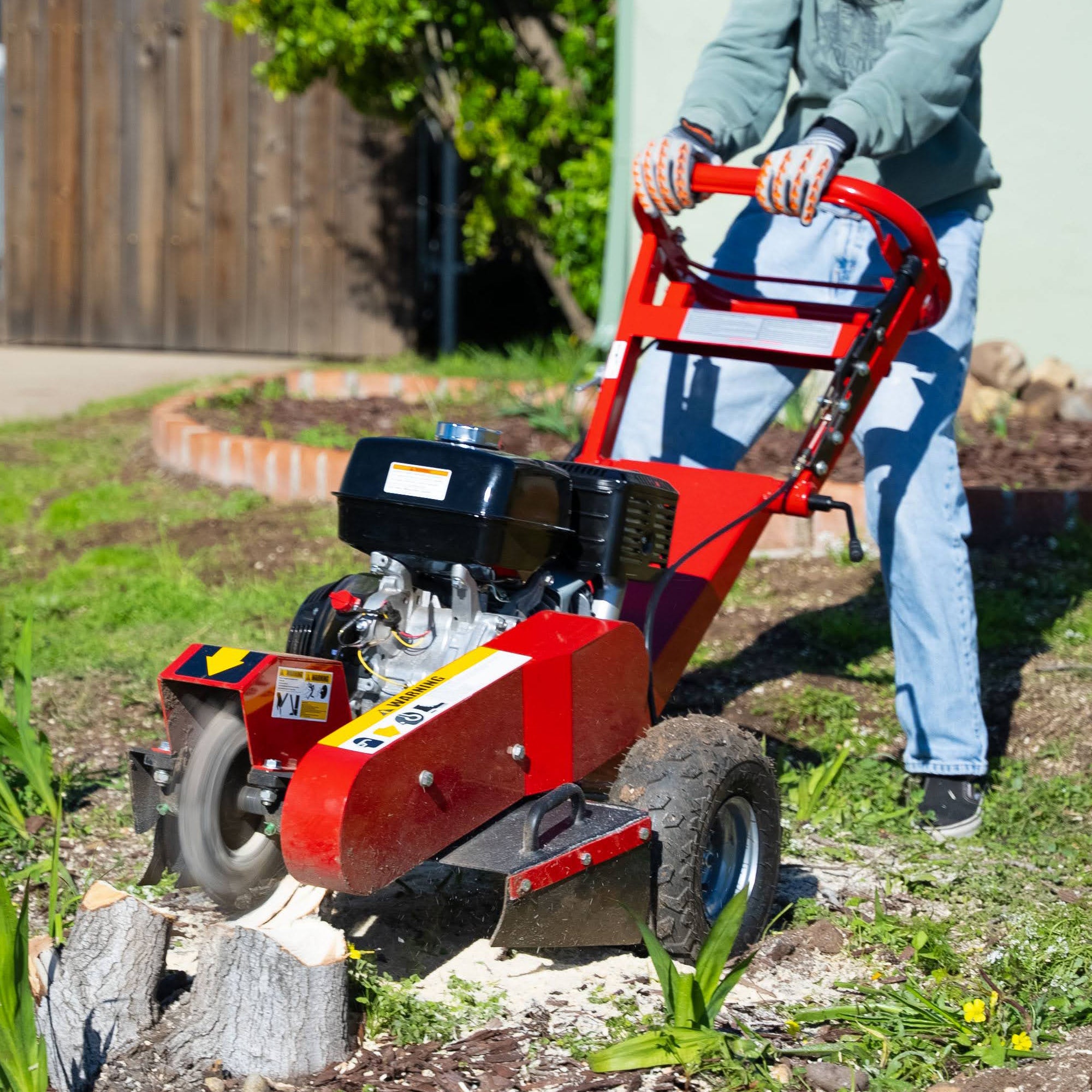 stump-grinder-tomahawk-honda-gx390-lifestyle.jpg__PID:bb97bdf7-f339-4be3-a3b5-415565e8453a