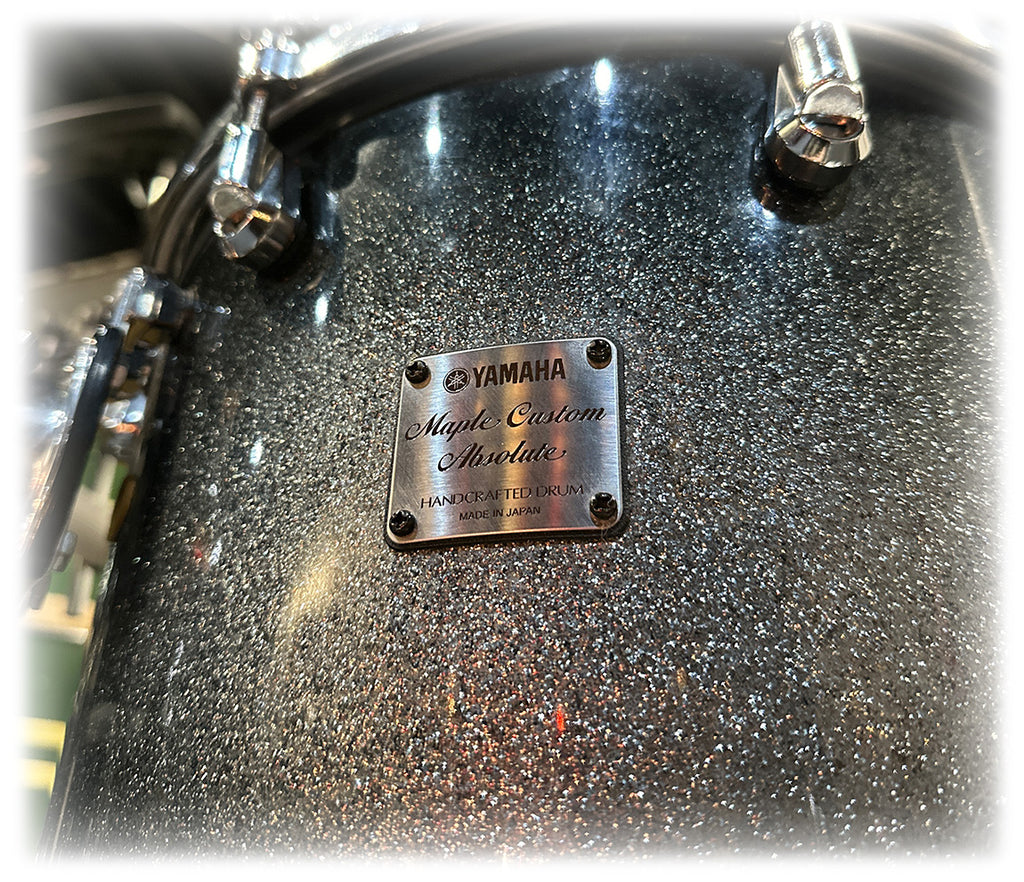 Yamaha Maple Custom Badge in Black sparkle