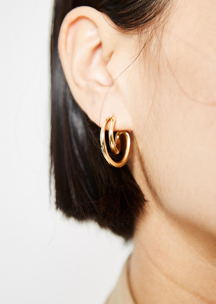 Charlotte Chesnais MINI INITIAL HOOP EARRINGS GOLD シャルロット