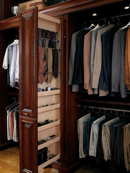 COAT HANGERS VS. SHELVES: KNOW WHAT'S BEST FOR YOUR CLOTHES