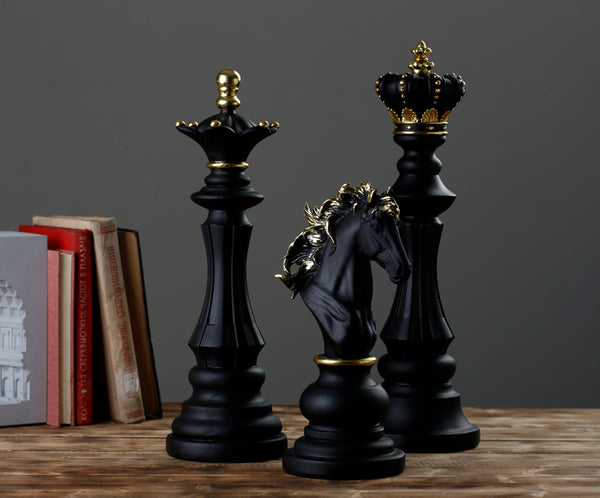 decorative king and queen chess pieces