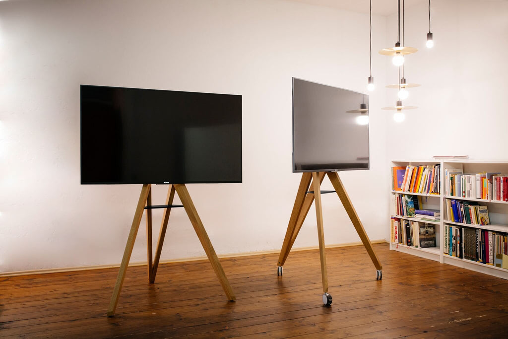 Design-TV-Ständer mit Rollen