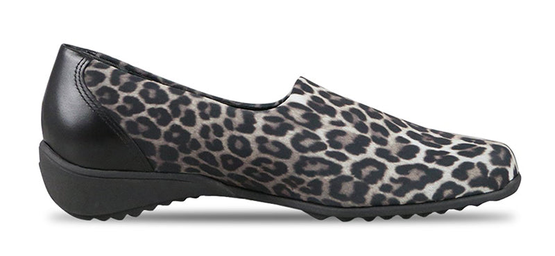 Munro Traveler Leopard Print Stretch 