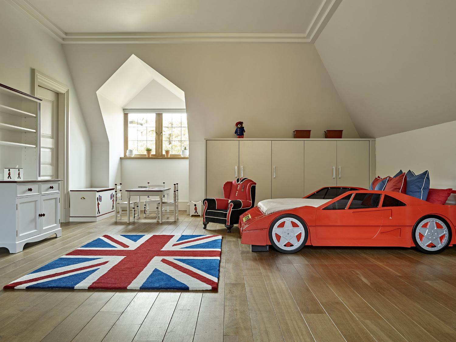 Racing cars theme for boys bedroom
