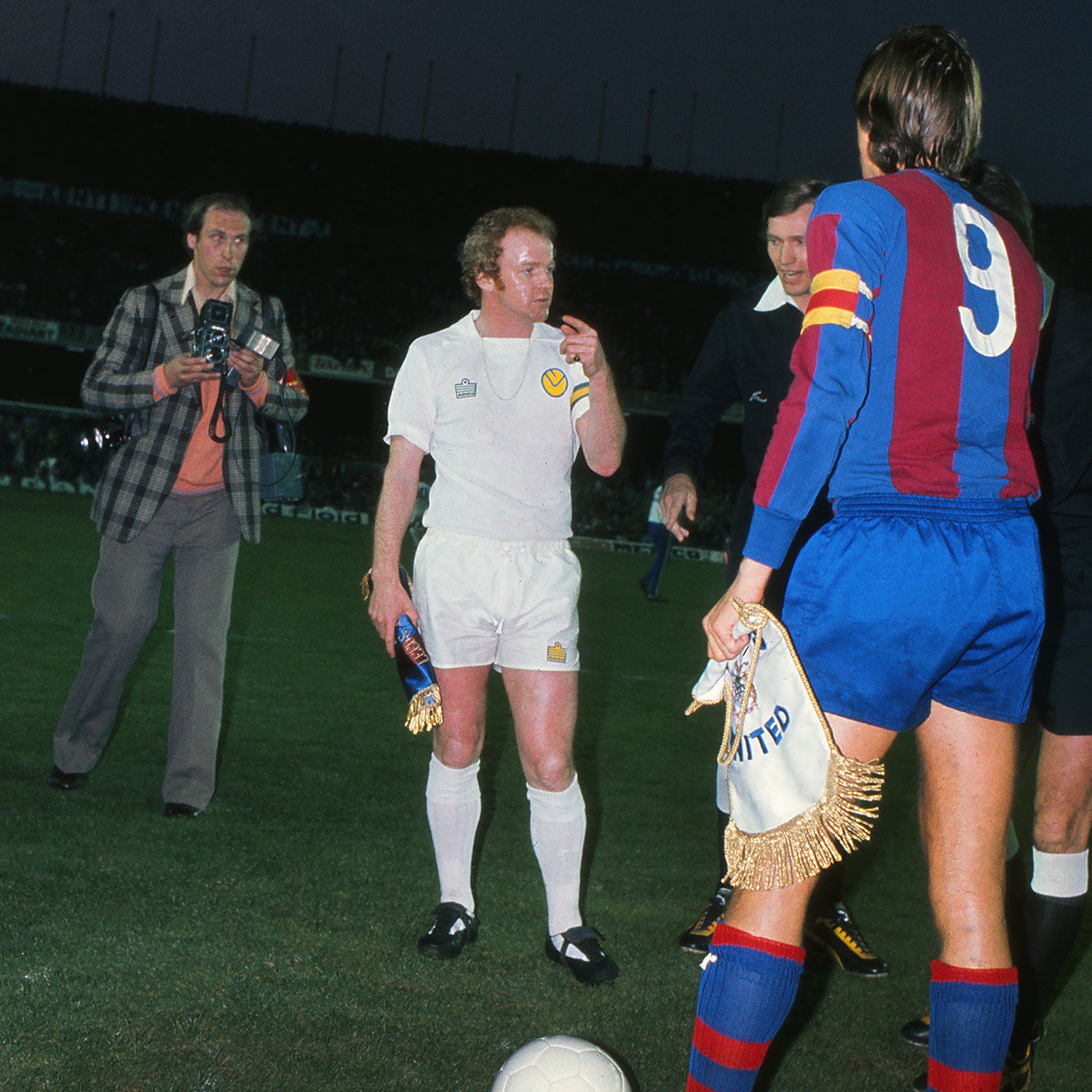 Billy Bremner and Johan Cruyff in the European Cup Semi Final - Leeds vs Barcelona