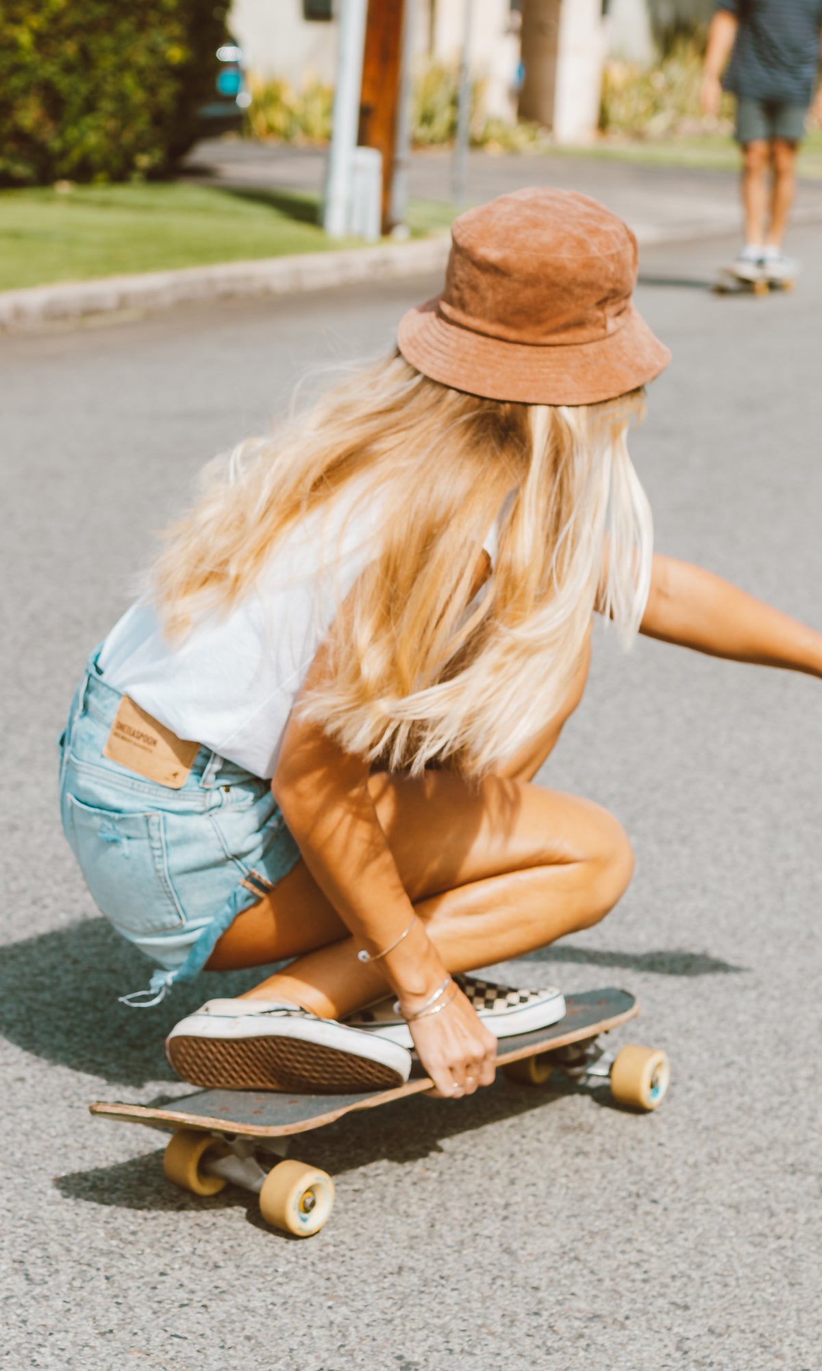 low-tops-shoes-skateboarder