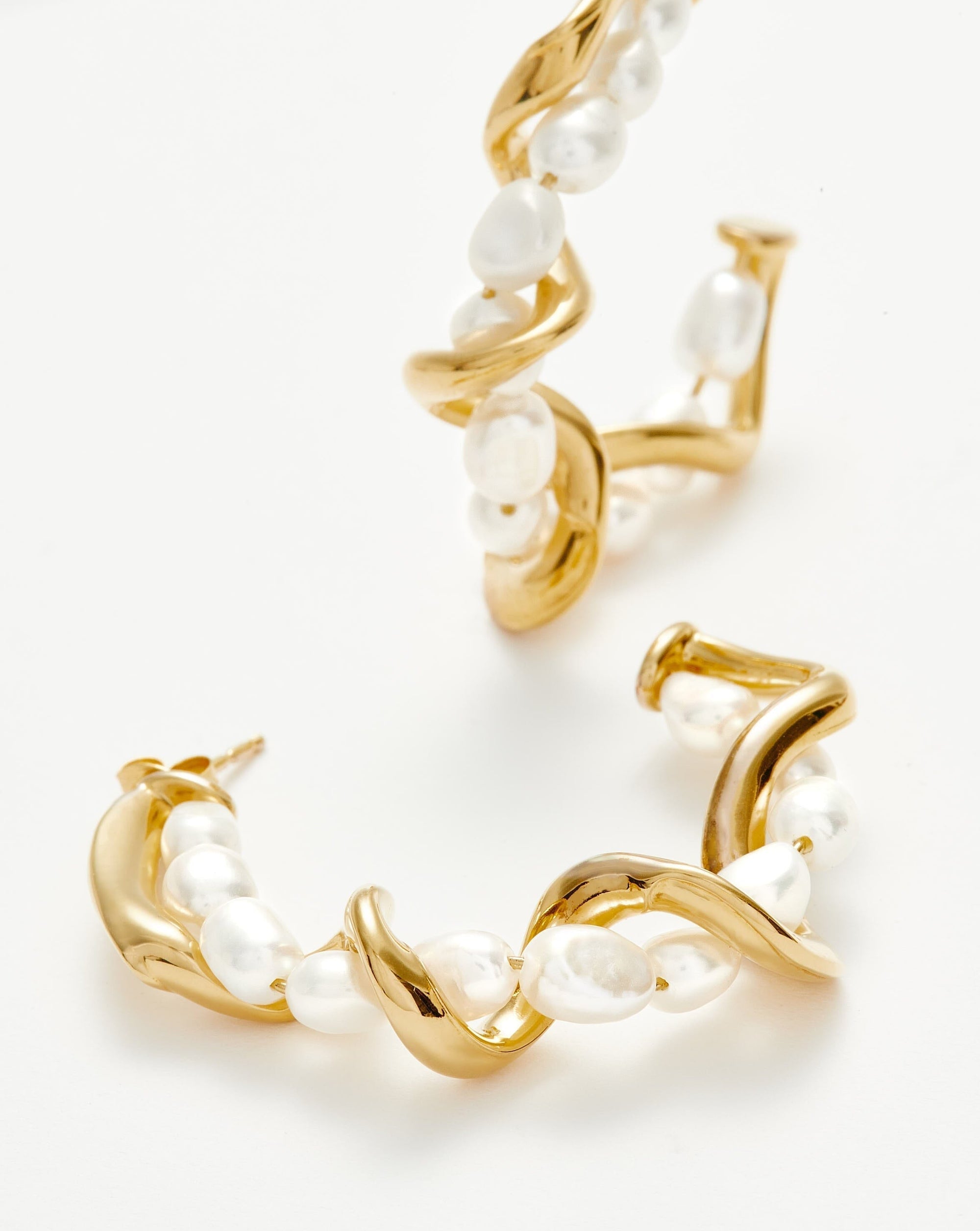 Molten Pearl Twisted Double Hoop Earrings#N##N# | Missoma