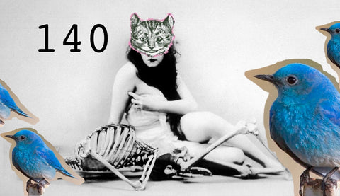 Katersalon-Flyer: Blaue Vögel, »140«, Theda Bara mit Cheshire-Cat-Maske sitzt auf einem menschlichen Skelett