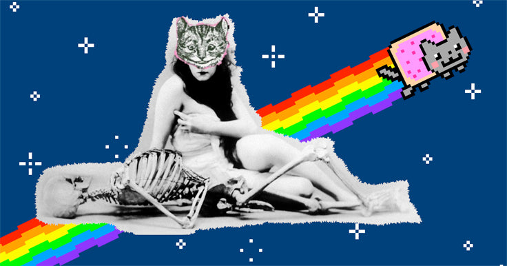 Katersalon-Flyer: Nyan Cat auf Regenbogen, Theda Bara mit Cheshire-Cat-Maske sitzt auf einem menschlichen Skelett