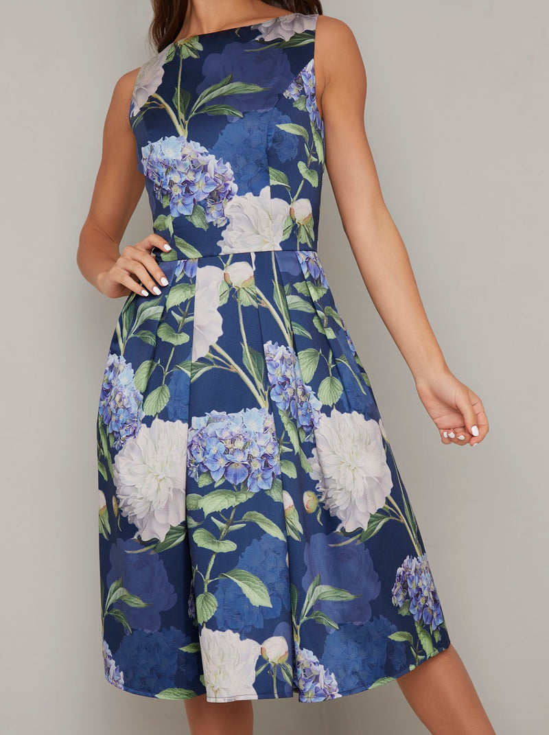 Bold Floral Print Midi Dress In Blue – Chi Chi London