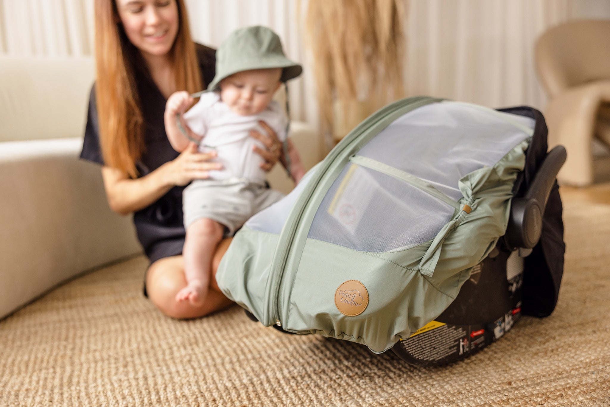 Housse été couleur sauge pour banc d'auto de bébé Petit Coulou 