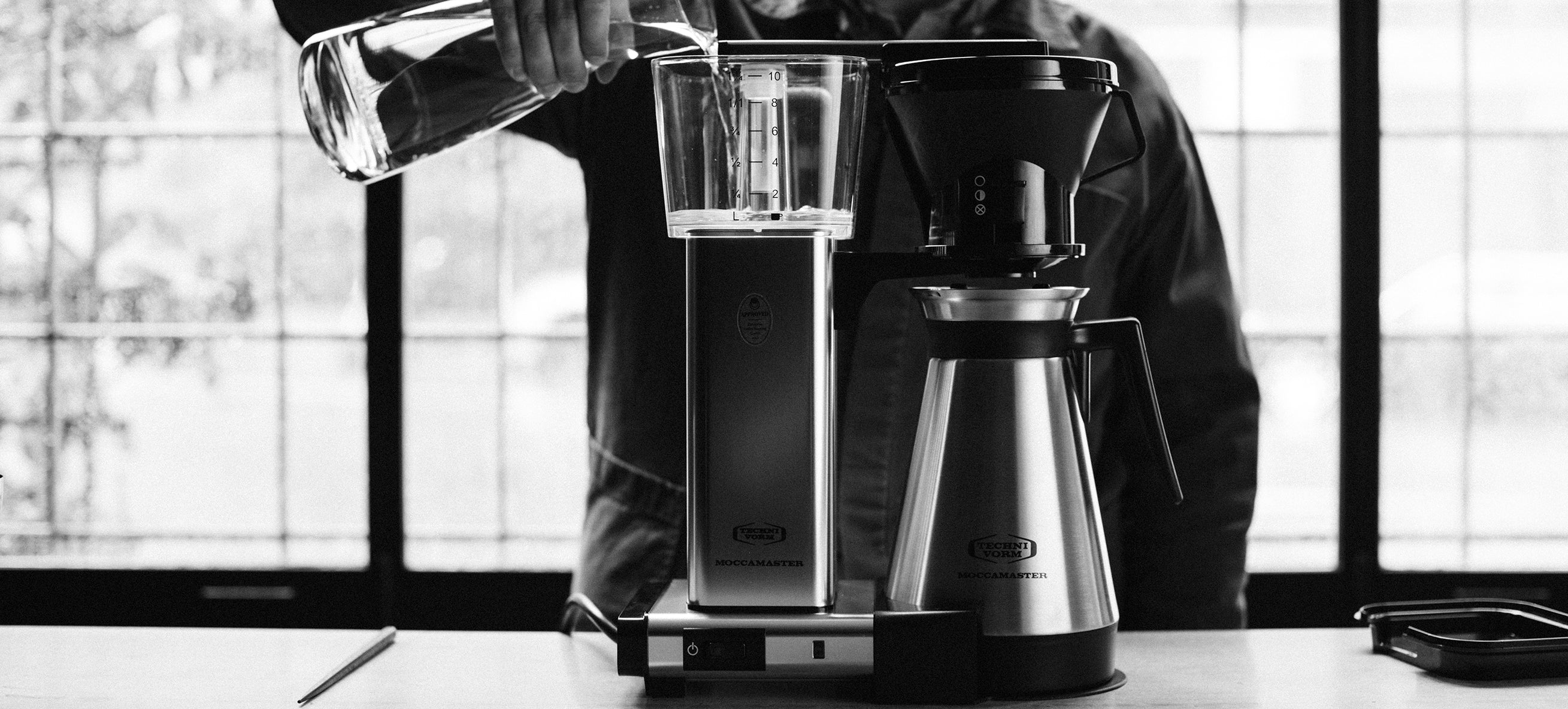 Making coffee with the Moccamaster KBT
