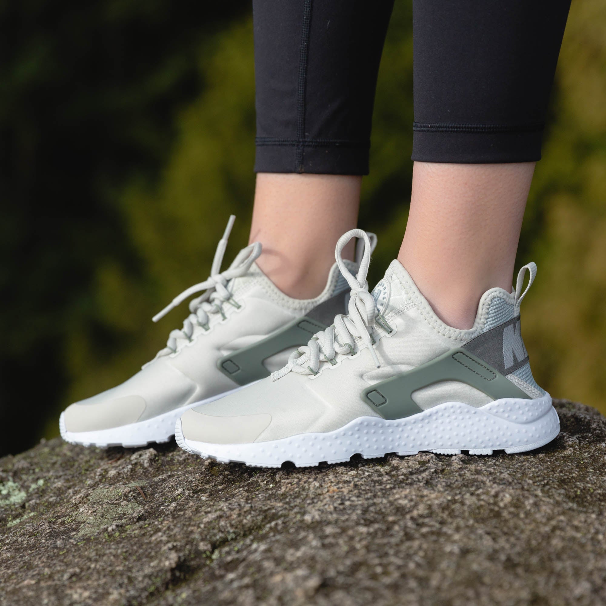 nike huarache ultra se women's