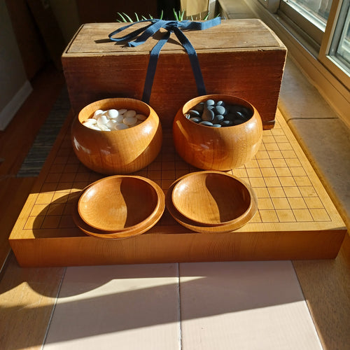 #C312 - 5.5cm Table Board Set - Size 30 Slate and Shell set - Original Packaging - Cherry Bowls - Paulownia Box