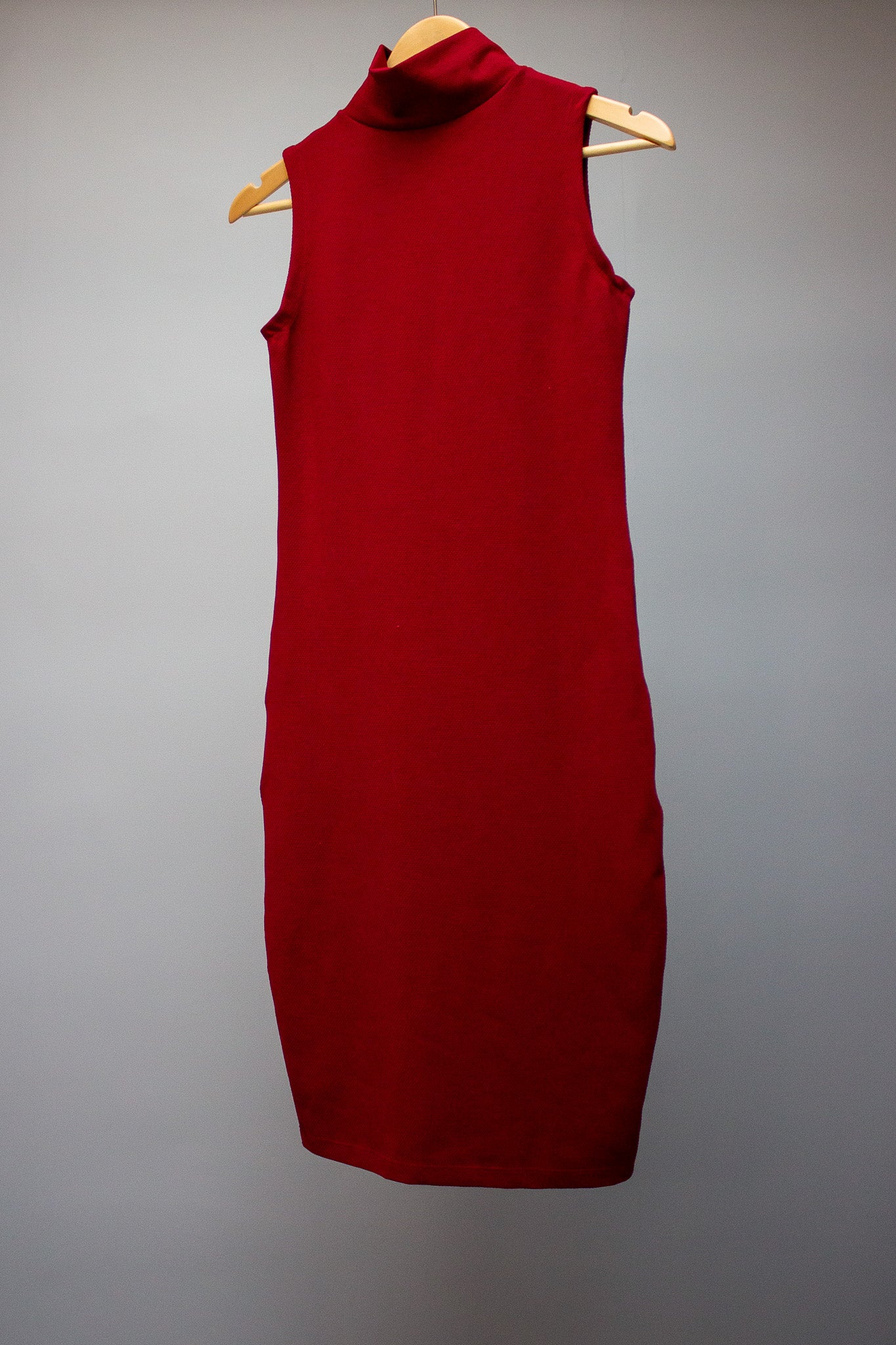 vestido gola alta vermelho