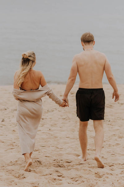 Sunset Couple Poses Ideas On Beach | Girlfriend-Boyfriend Sunset Photoshoot  Ideas 2021 - YouTube