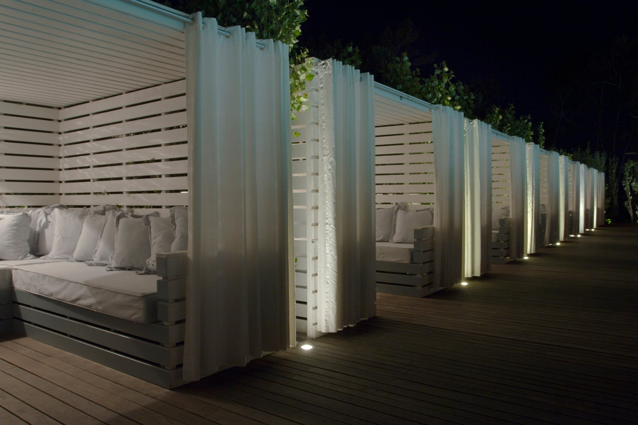 Pool Cabanas YOO by Starck - MEM Interiors