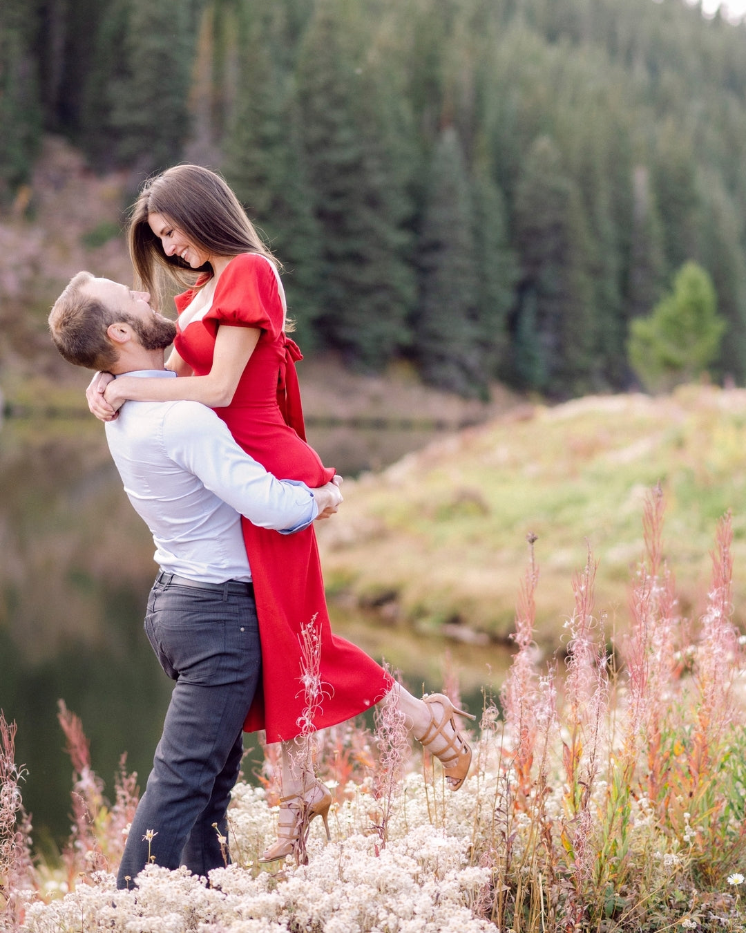 man proposing in a romantic and memorable setting in Colorado
