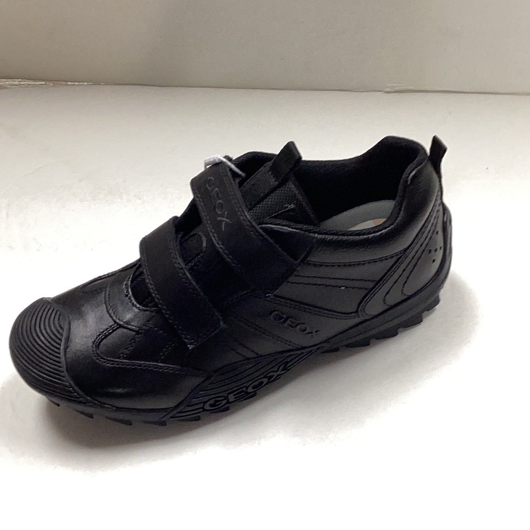 Oír de Calificación Planta SP23 Geox Jr All Black Savage J0424A – La Elegante Shoes