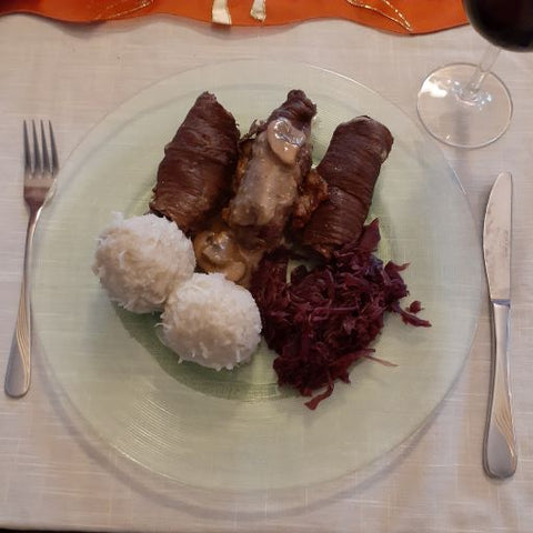 The perfect roulade with potato dumplings and red cabbage