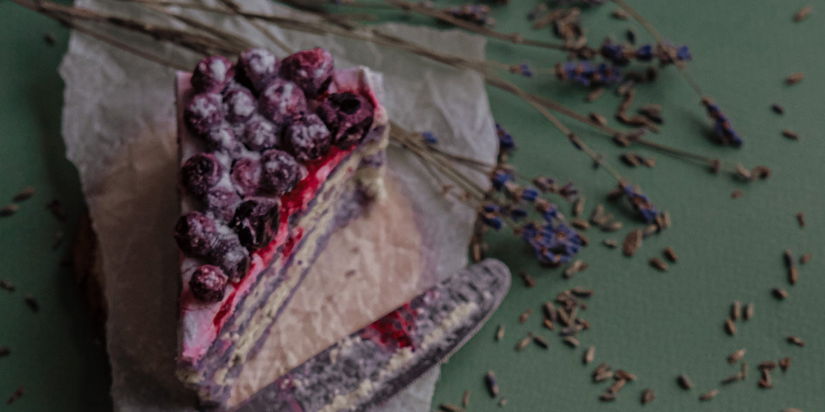 Food presentation with dried flowers on the table