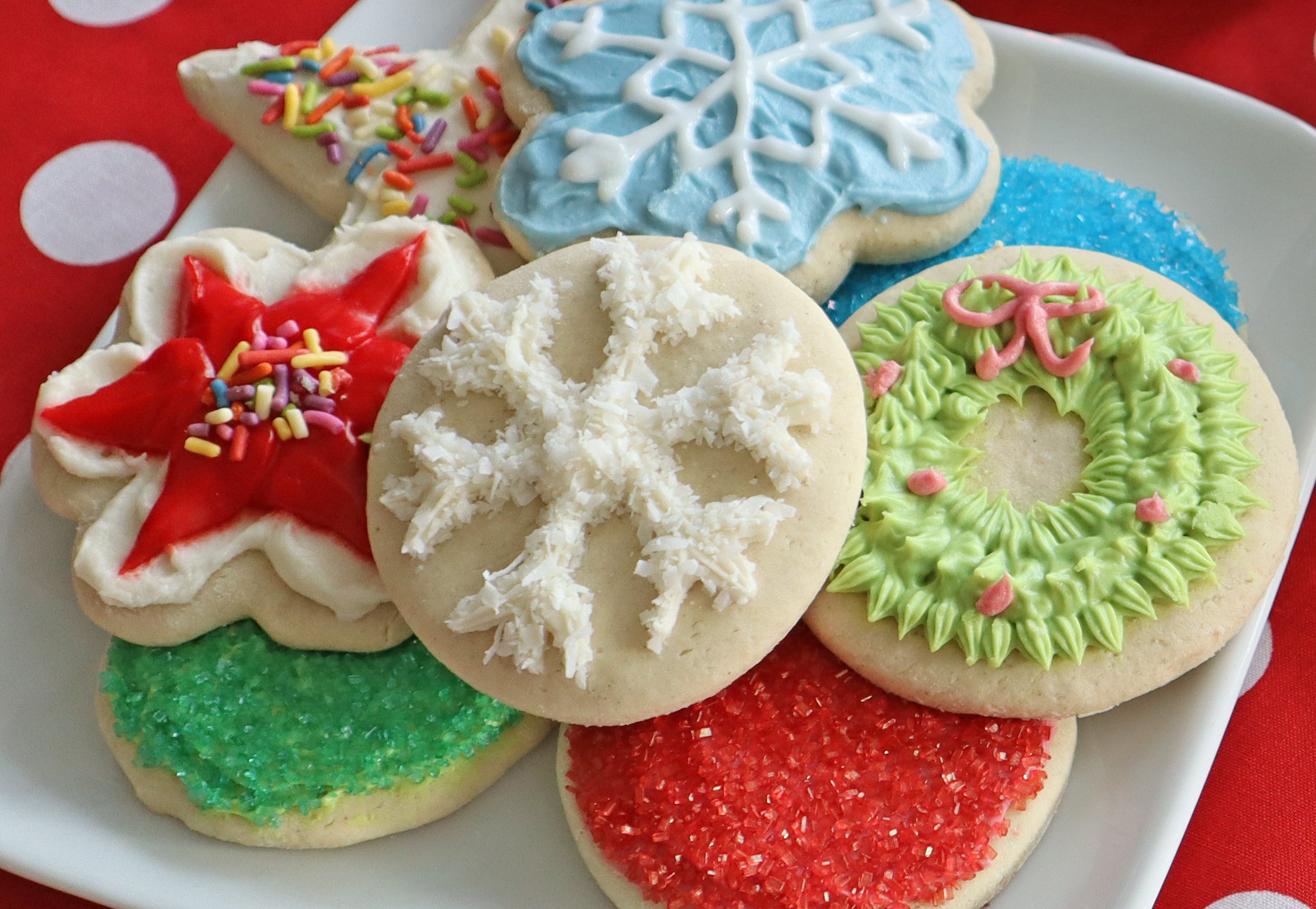 plate of sugar cookies