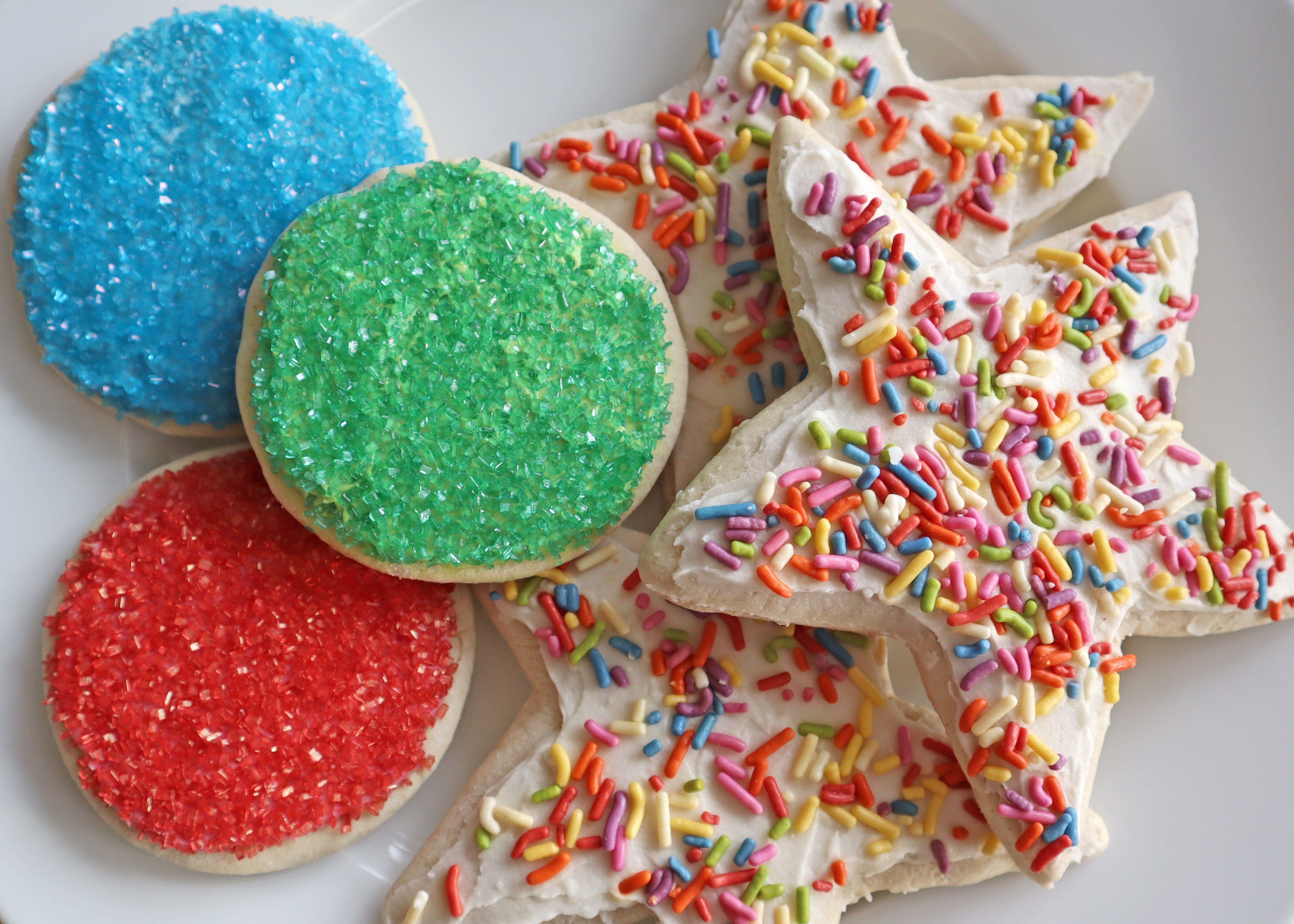 plate of sugar cookies