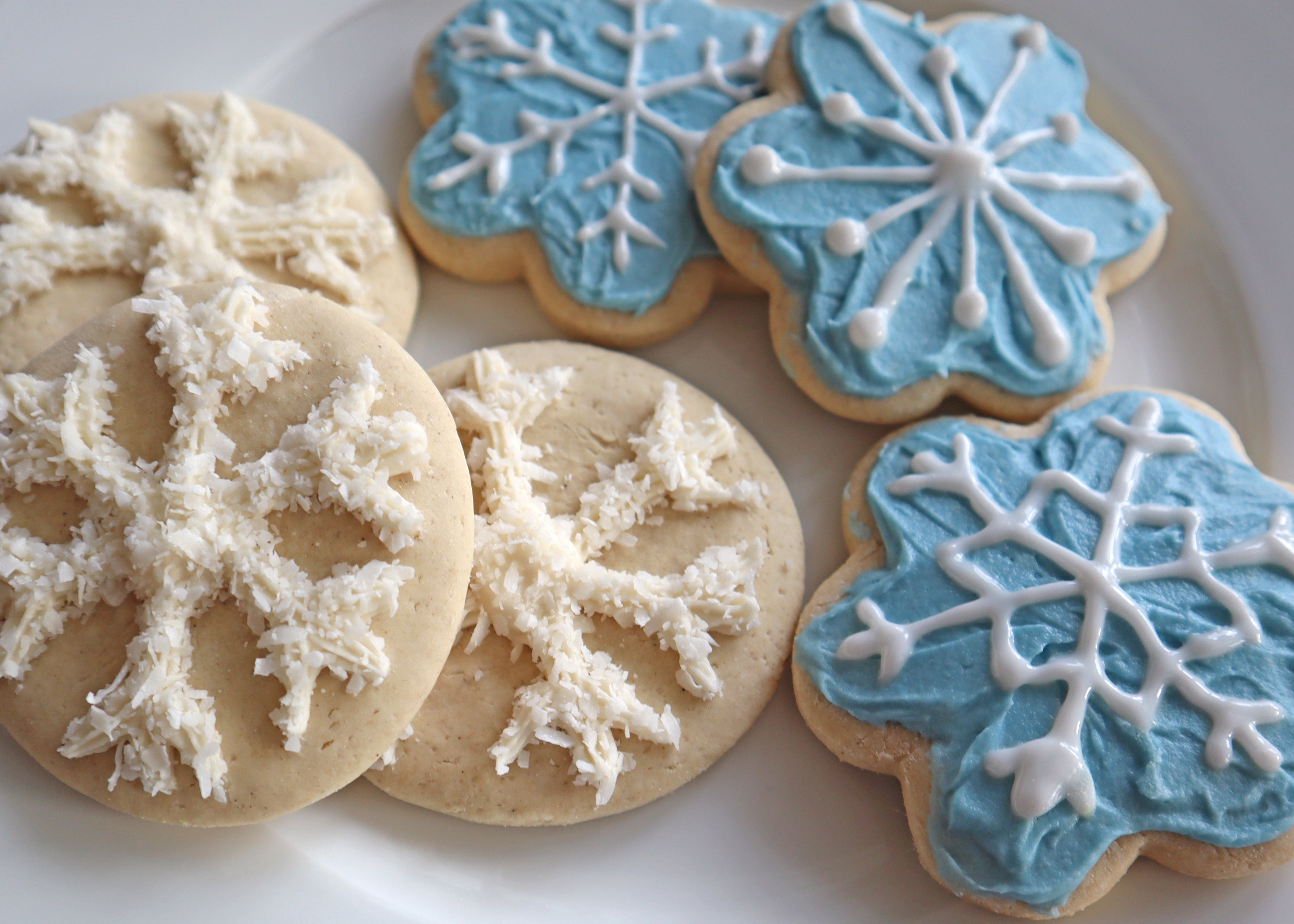 plate of sugar cookies