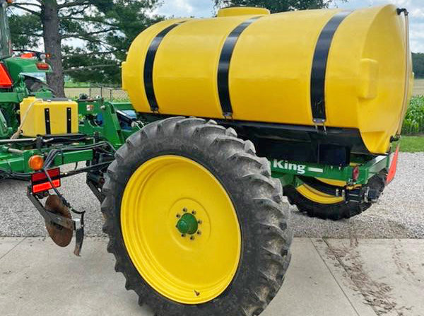 used Farm King liquid Applicator with 1000 gallon tank