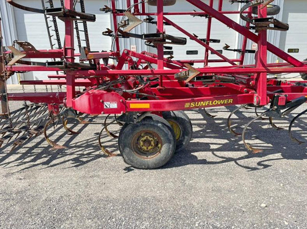 side view of a 30' Sunflower 5035 Field Cultivator
