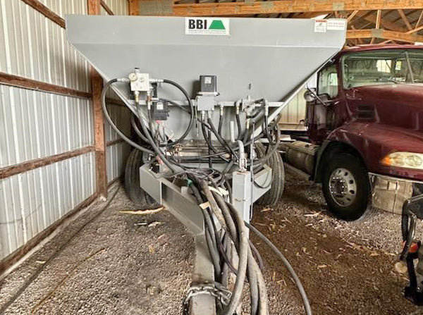 plug to tractor BBI Liberty Spreader