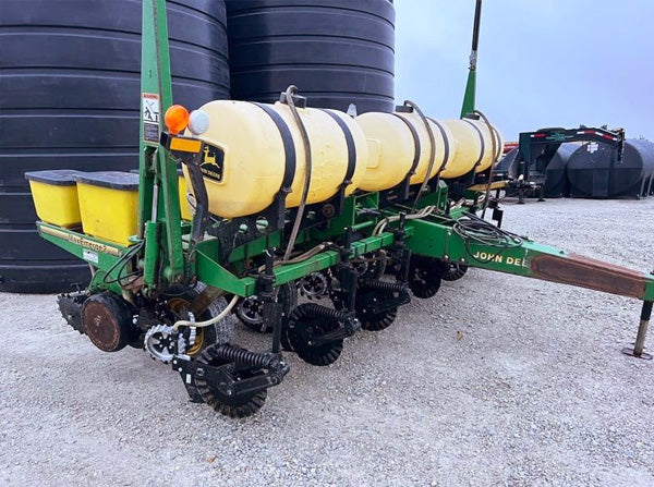 John Deere 6 row corn planter